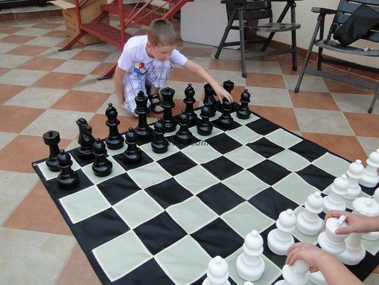 Szachy tarasowe z tworzywa GCN-12 - figury + szachownica (549,00)