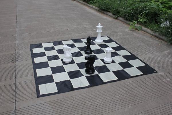 Szachownica z materiału do szachów ogrodowych małych GN-8 (220 zł)